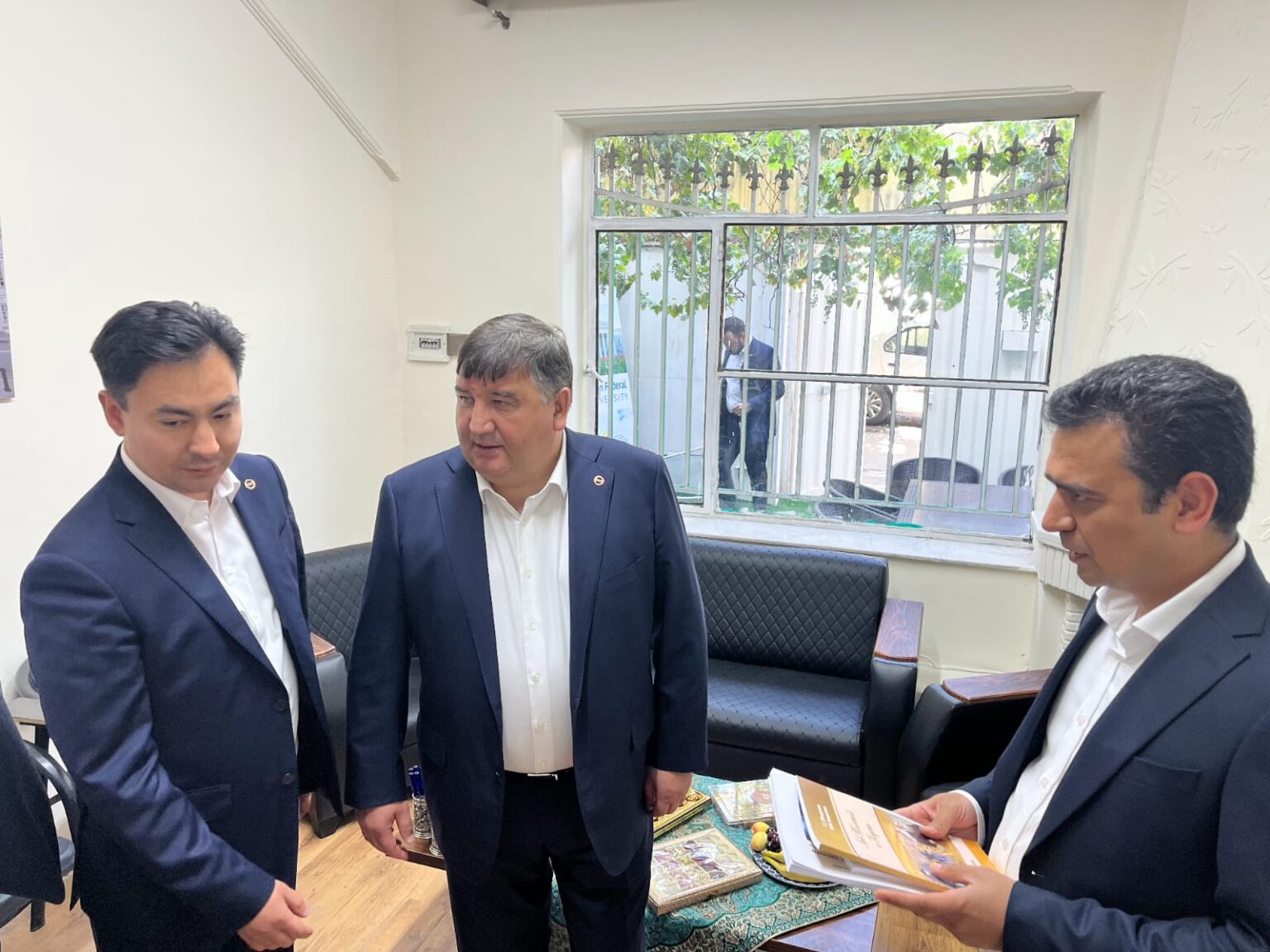 دیدار رسمی رئیس دانشگاه فدرال کازان با دکتر فراشیانی مدیر مؤسسه روس دانش